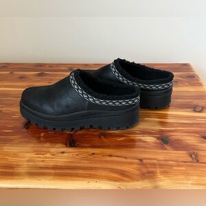 Women's Skechers Black Slip-On Shoes